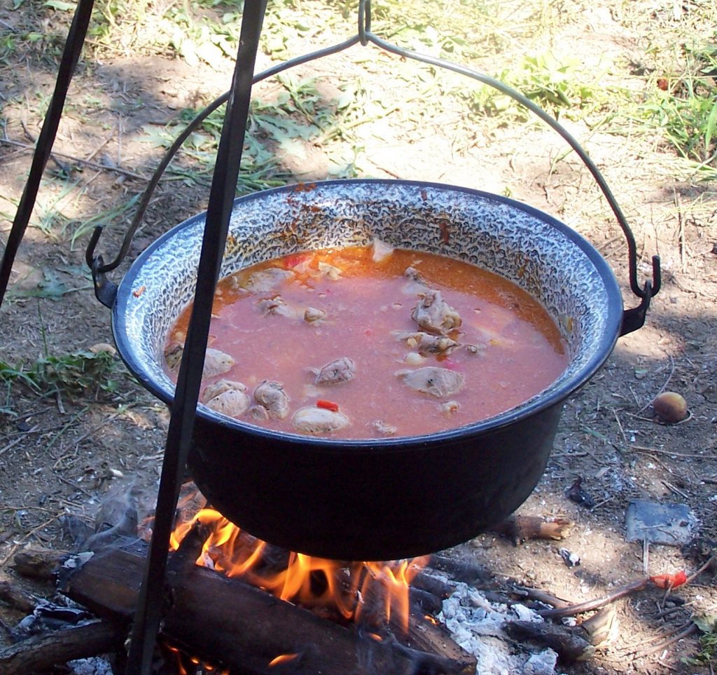 mancare-la-ceaun-e1504771154226 - Jurnalul Olteniei – Știri din Craiova și Oltenia