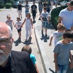 opii aflaţi în grija statului, în excursie cu ajutorul unui preot