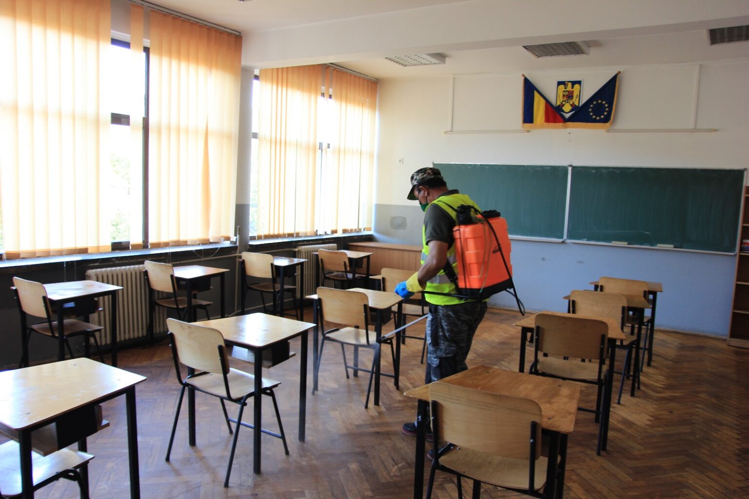 dezinfectiescoli.4 - Jurnalul Olteniei – Știri din Craiova și Oltenia