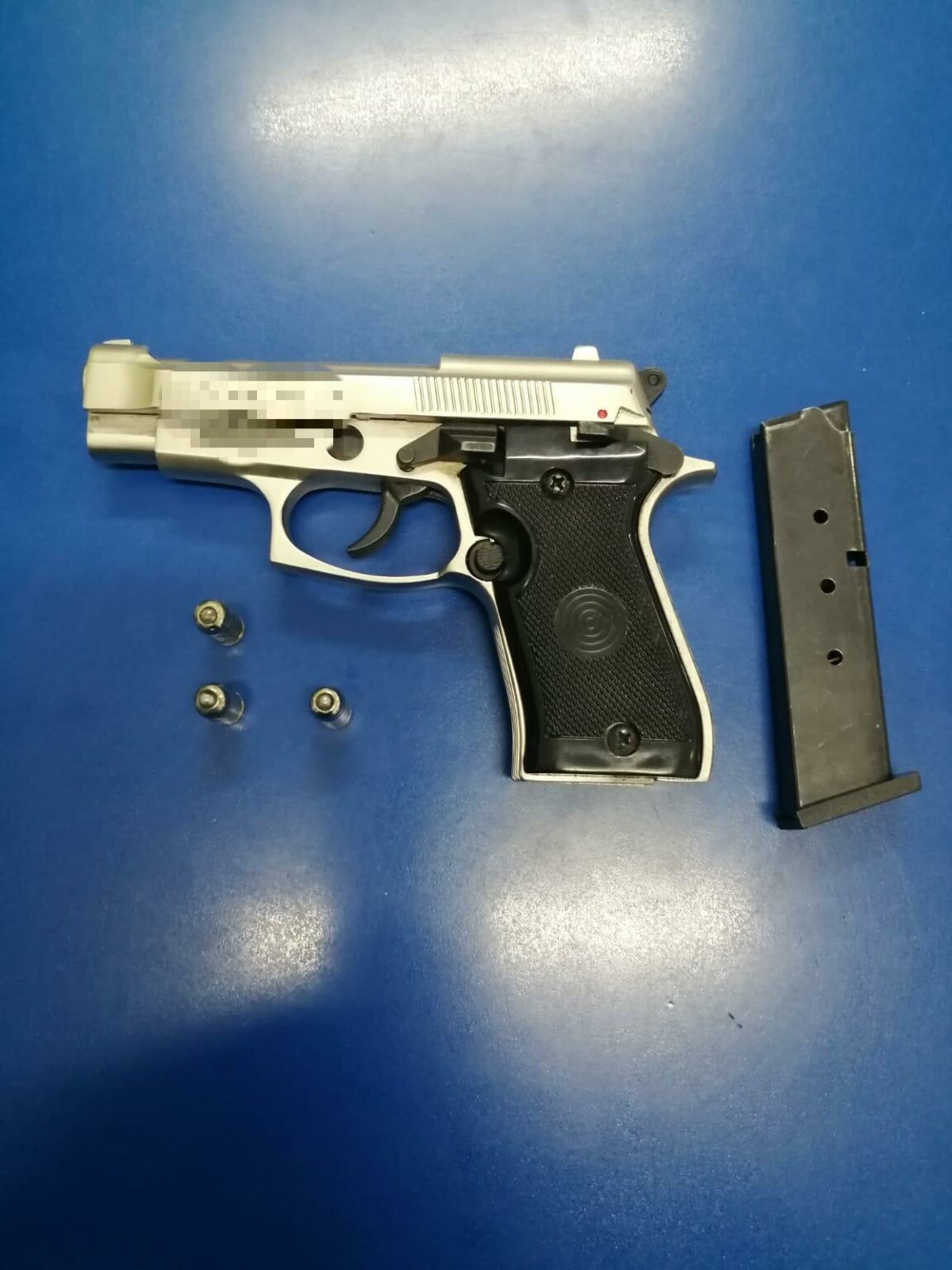 pistol indisponibilizat de politisti (1) - Jurnalul Olteniei – Știri din Craiova și Oltenia