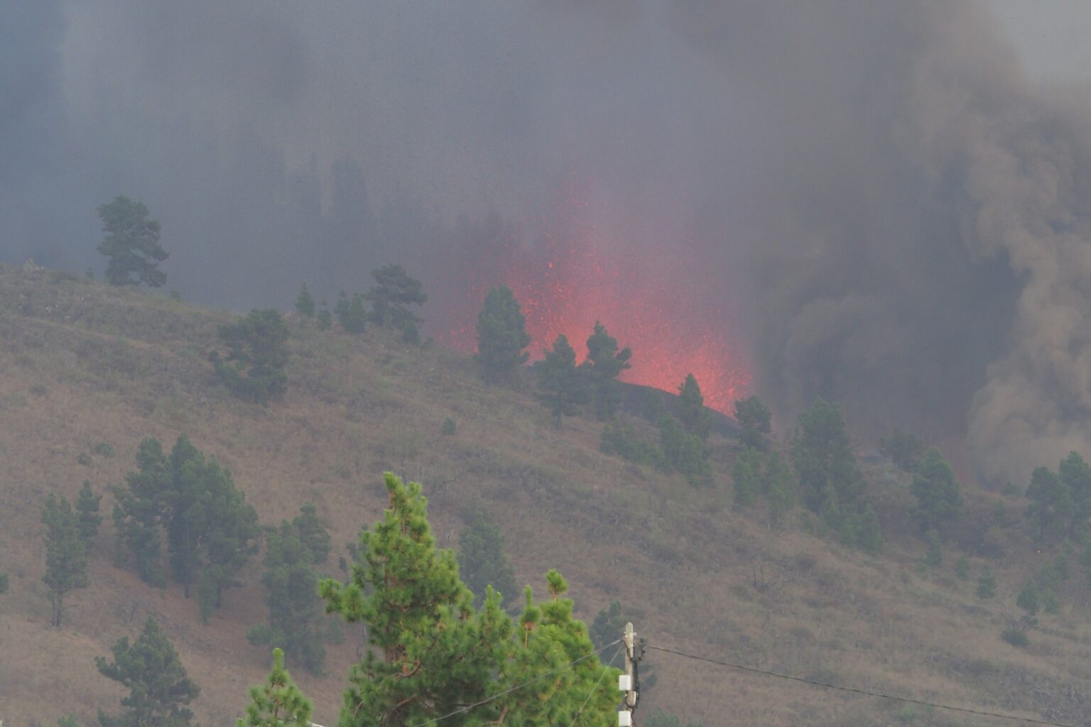Volcanic eruption begins on La Palma. - Jurnalul Olteniei – Știri din Craiova și Oltenia