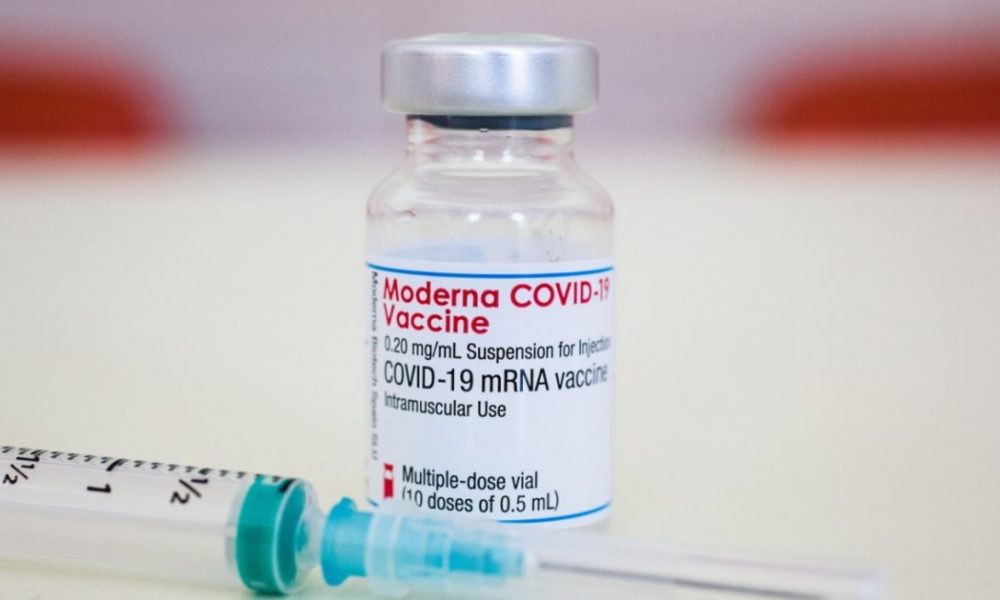 Moderna recheamă mii de doze de vaccin împotriva COVID-19