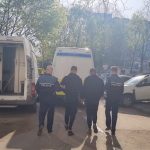 (Video) Dolj: Un tânăr și tatăl acestuia, reținuți după ce au amenințat și bătut mai multe persoane