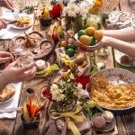 Sfatul nutriționistului: Cum să evităm excesele alimentare de Paște. Ce au voie copiii să mănânce