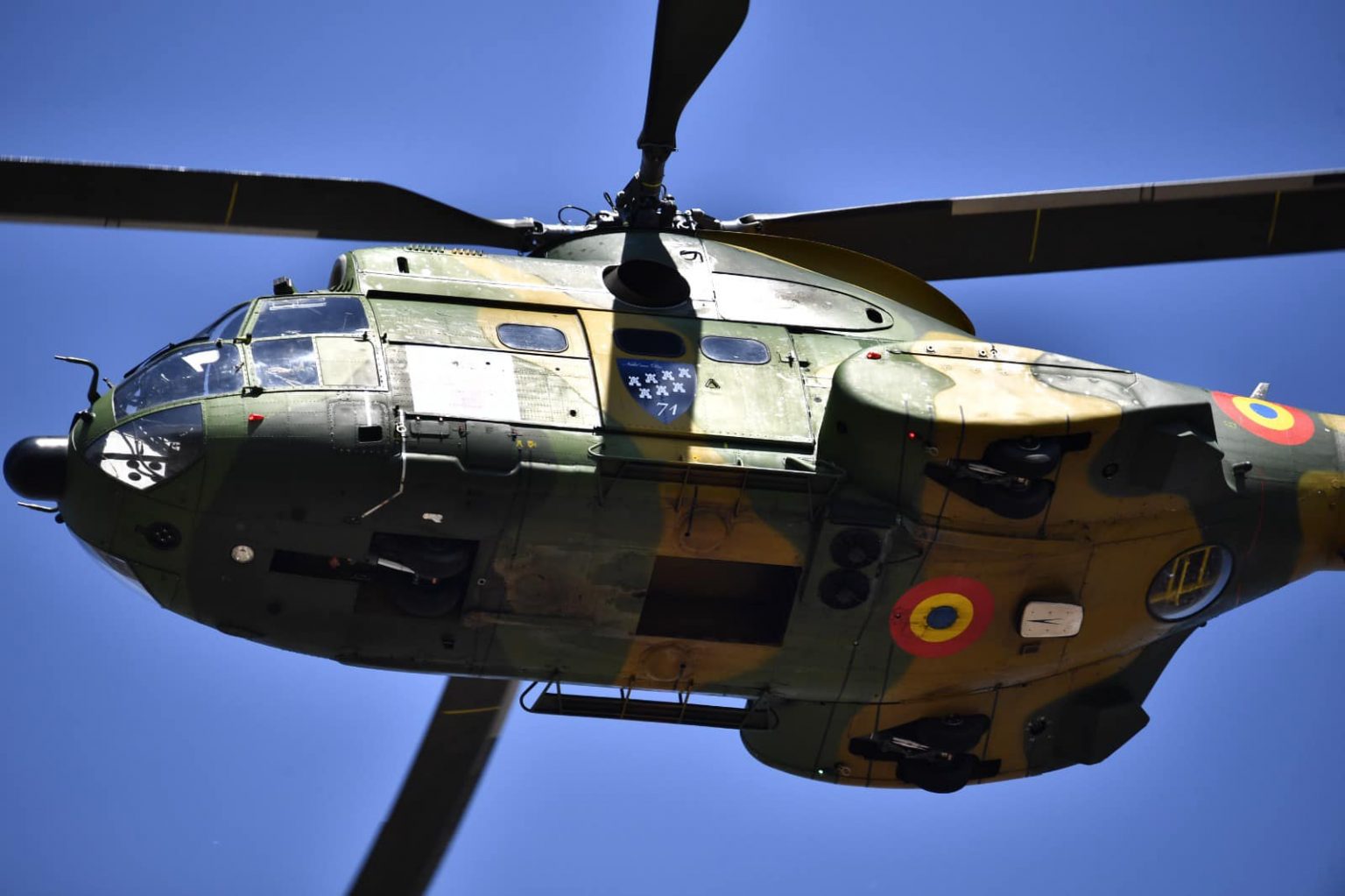 (Galerie foto) Ofertă educațională inedită a Forțelor Aeriene, la Severin. Elicopterele au survolat deasupra orașului