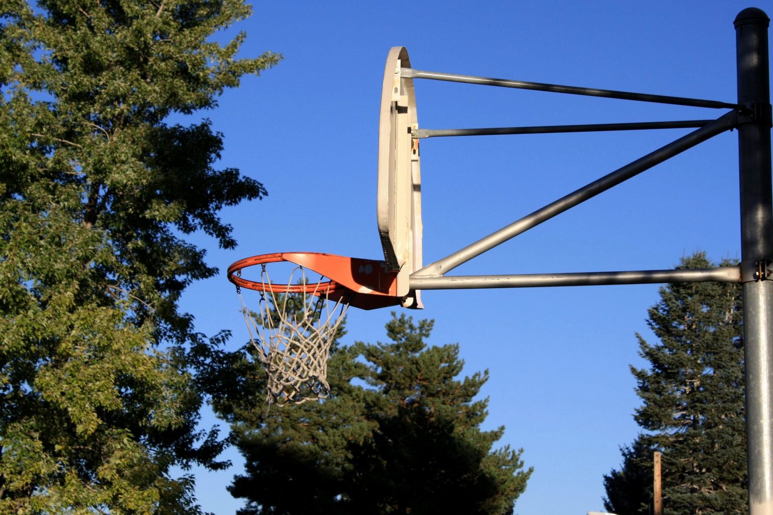 basketball hoop, construction - Jurnalul Olteniei – Știri din Craiova și Oltenia