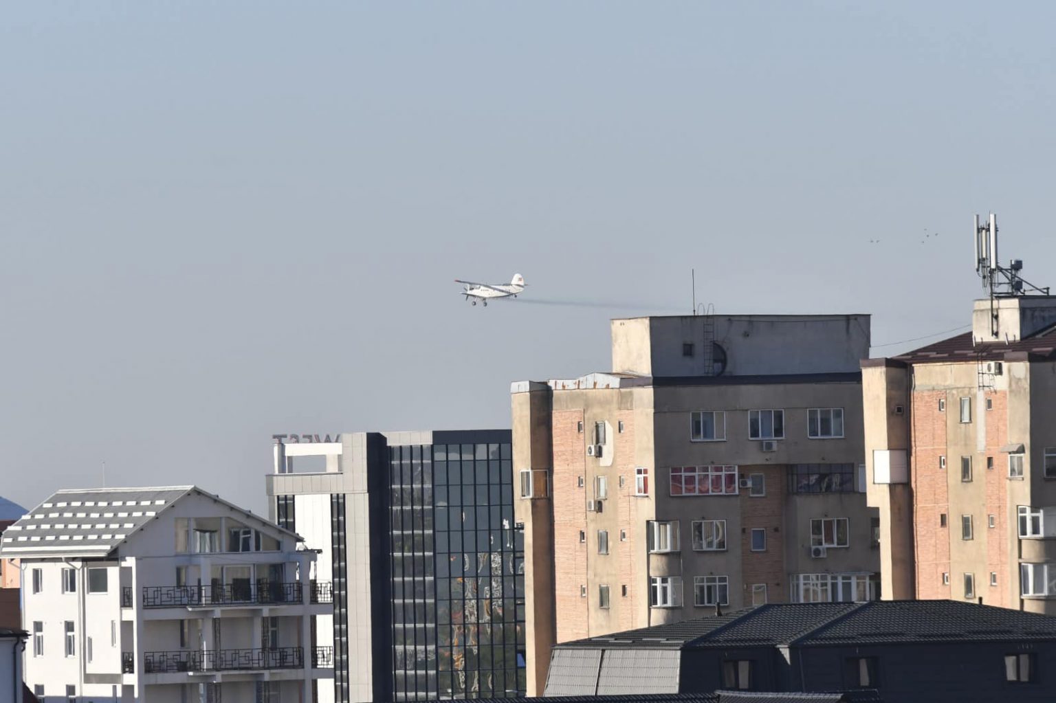 Salubritate Craiova desfășoară, în aceste zile, o nouă campanie de dezinsecție aeriană împotriva insectelor dăunătoare - Jurnalul Olteniei – Știri din Craiova și Oltenia Salubritate Craiova desfășoară, în aceste zile, o nouă campanie de dezinsecție aeriană împotriva insectelor dăunătoare