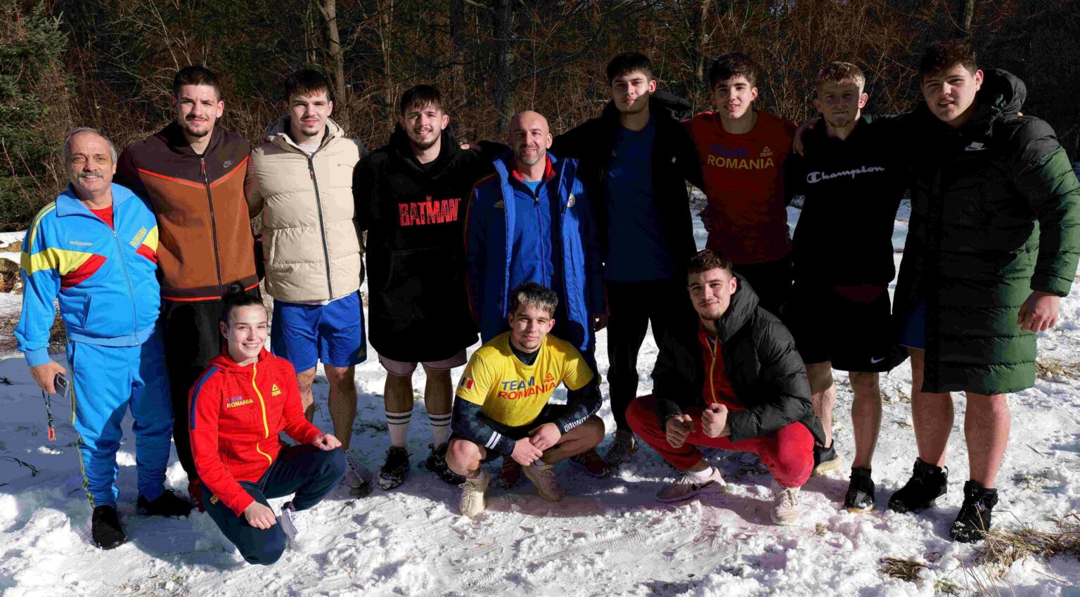 Sportivii din lotul național de tineret de judo al României alături de antrenorii lor - Jurnalul Olteniei – Știri din Craiova și Oltenia