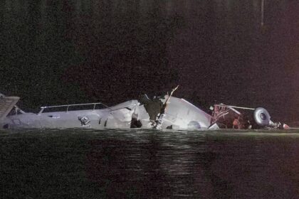 Foto: Epava elicopterului Black Hawk prăbușit în râul Potomac/ X/ OSINTtechnical