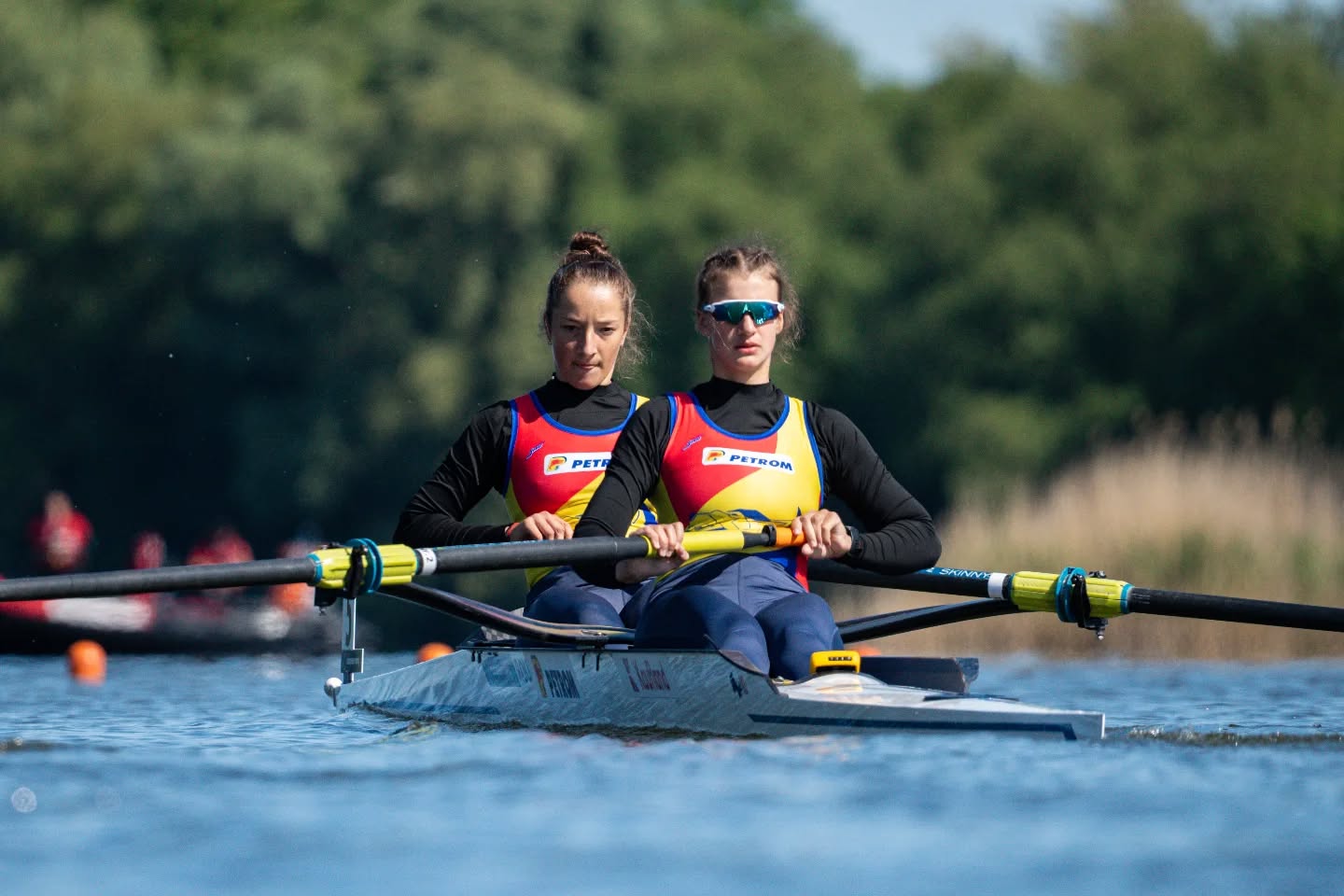 Echipajul de dublu rame feminin (JW2-). Foto: Facebook/ Federatia Romana De Canotaj - Jurnalul Olteniei – Știri din Craiova și Oltenia Echipajul de dublu rame feminin (JW2-). Foto: Facebook/ Federatia Romana De Canotaj