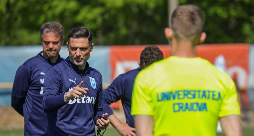 Mirel Rădoi le-a făcut probleme oltenilor cu vedeta echipei: „I-a dat de înțeles că e mai bine să plece”