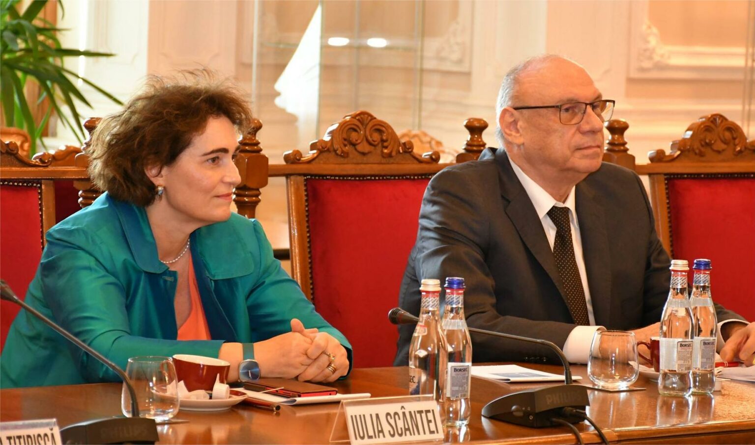 Judecătoarea CCR Laura-Iuliana Scântei și fostul președinte CCR Marian Enache. Foto: Facebook/Curtea Constituțională a României