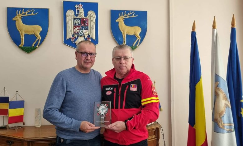 foto: Cosmin Popescu, președintele CJ Gorj , Sabin Cornoiu, președintele Salvamont România