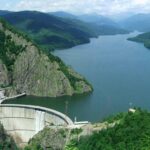 Lacul Vidraru este golit controlat pentru prima dată după aproape 60 de ani. Foto: Bogdan Ivan/ Facebook