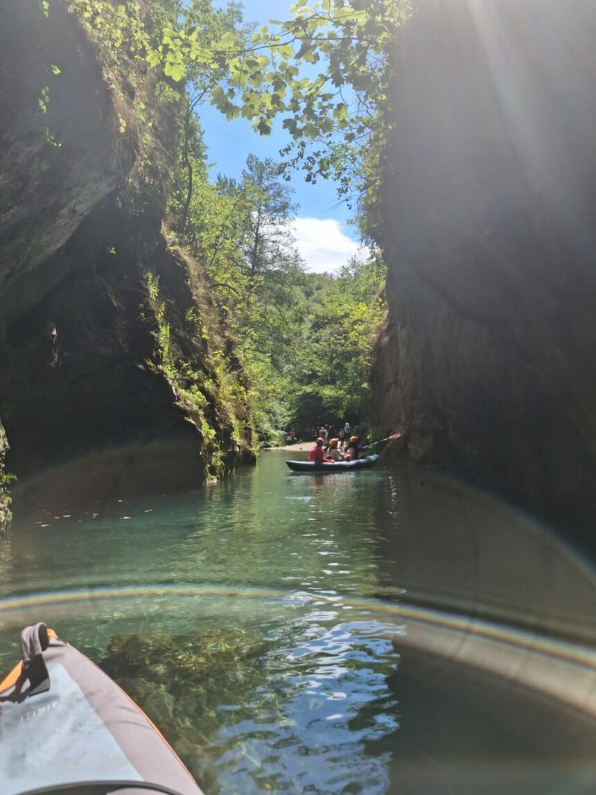 1 Mai la Topolnița: aventură cu caiacul în peșteră