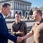 Ministrul Apărării, vizită în Kiev. Foto: Facebook/ Ionuț Moșteanu