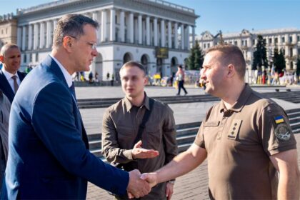 Ministrul Apărării, vizită în Kiev. Foto: Facebook/ Ionuț Moșteanu