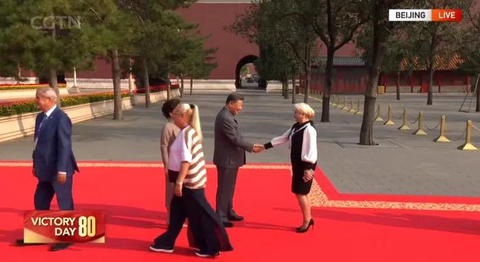 Adrian Năstase și Viorica Dăncilă au mers la parada militară de la Beijing.Foto: Captură video