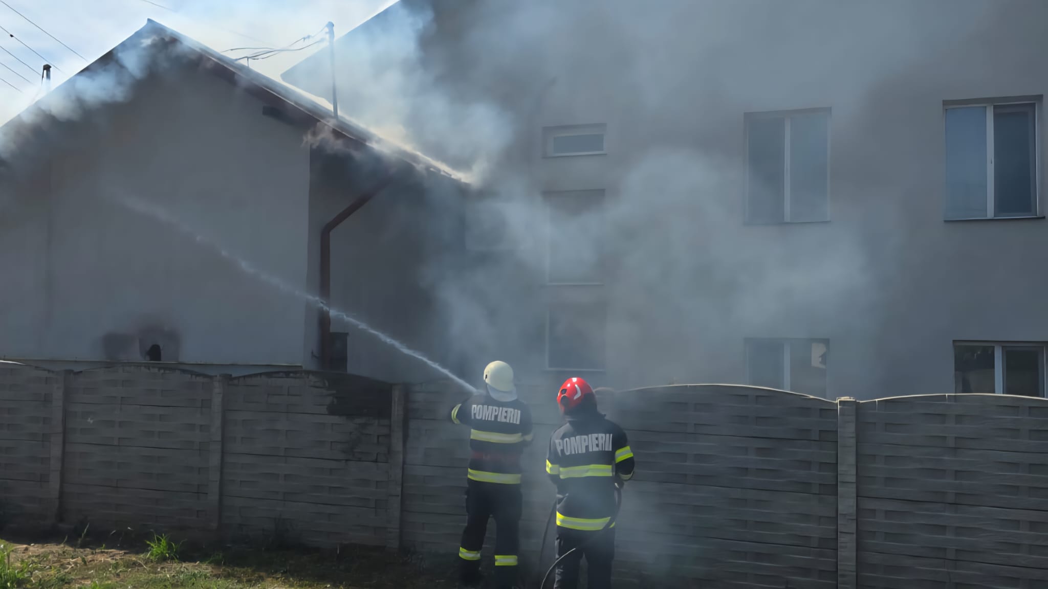 Incendiu în Olt: pompierii au luptat timp de două ore cu flăcările