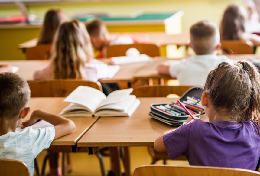 Dirigintele va controla volumul temelor elevilor