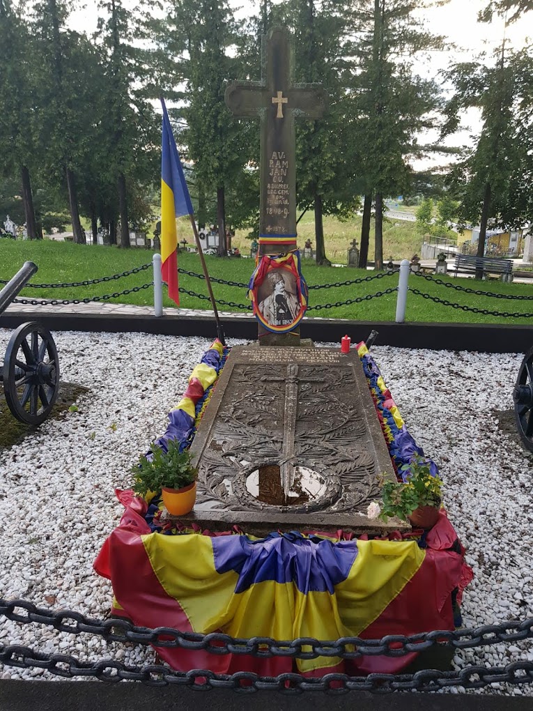 Mormântul lui Avram Iancu. Foto: Captură video