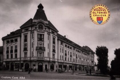 Casă Albă, fotografie tip Carte Poștală, din Colecția de Cărți Poștale a Muzeului Olteniei. Foto: Facebook/ Muzeul Olteniei