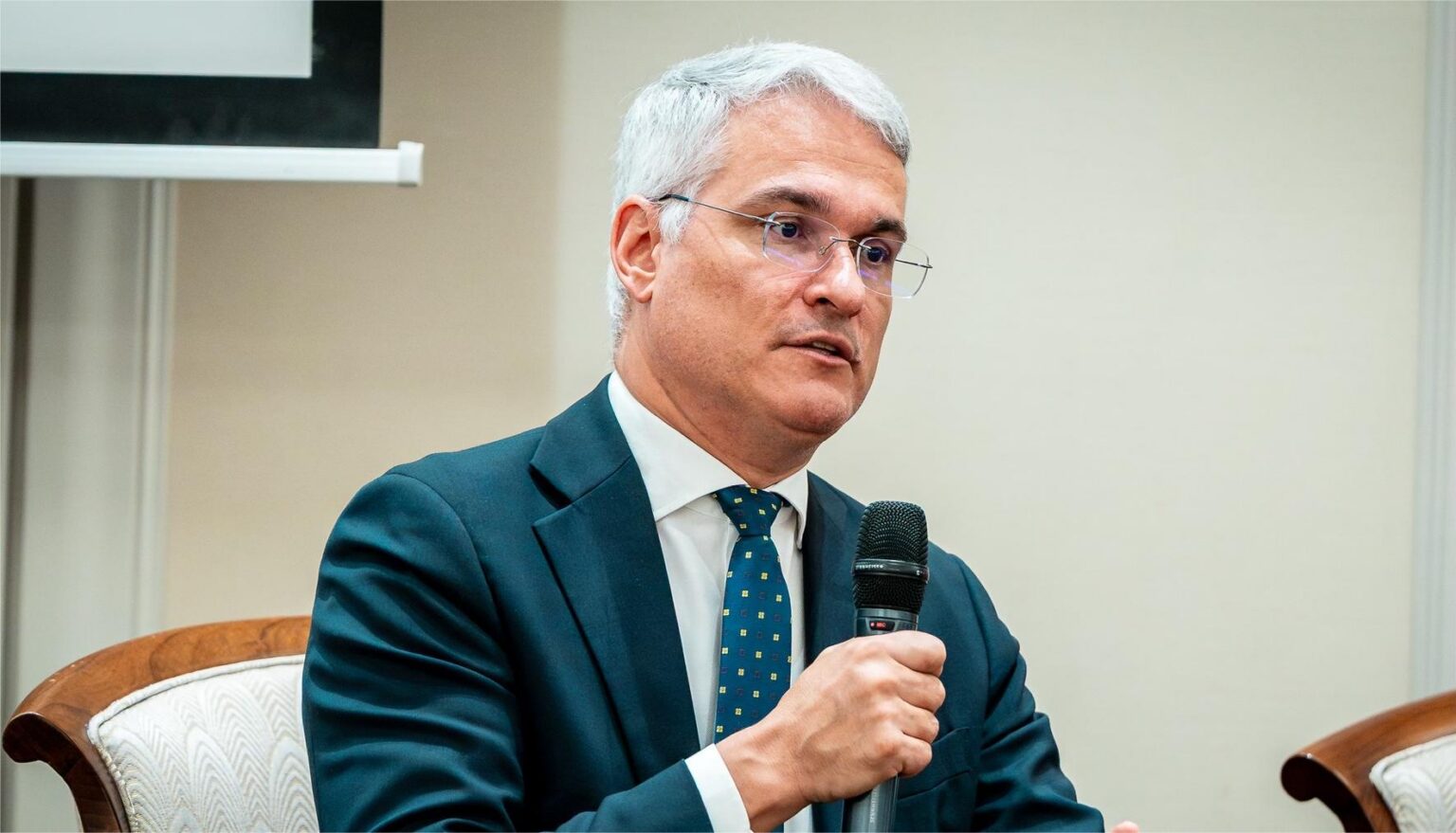 Ministrul Investiţiilor şi Proiectelor Europene, Dragoş Pîslaru. Foto: Facebook