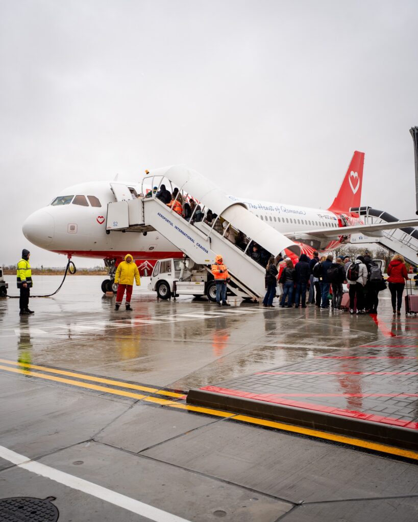 Românii zboară tot mai mult: Aeroportul din Craiova, pe val - Jurnalul Olteniei – Știri din Craiova și Oltenia Românii zboară tot mai mult: Aeroportul din Craiova, pe val
