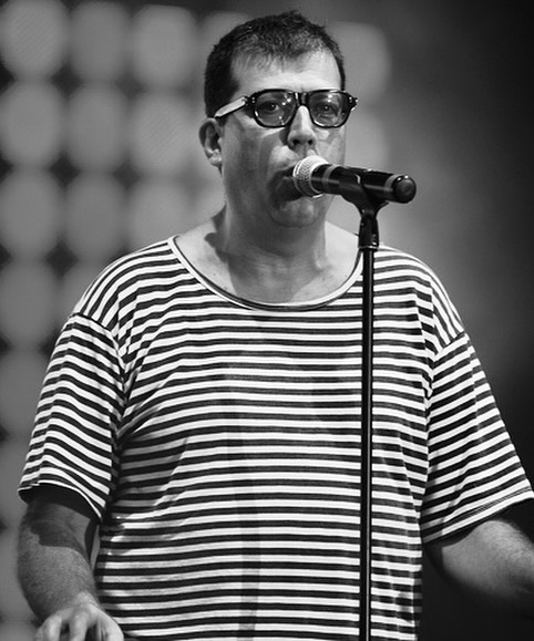 Solistul trupei Timpuri Noi, Adrian Pleșca.