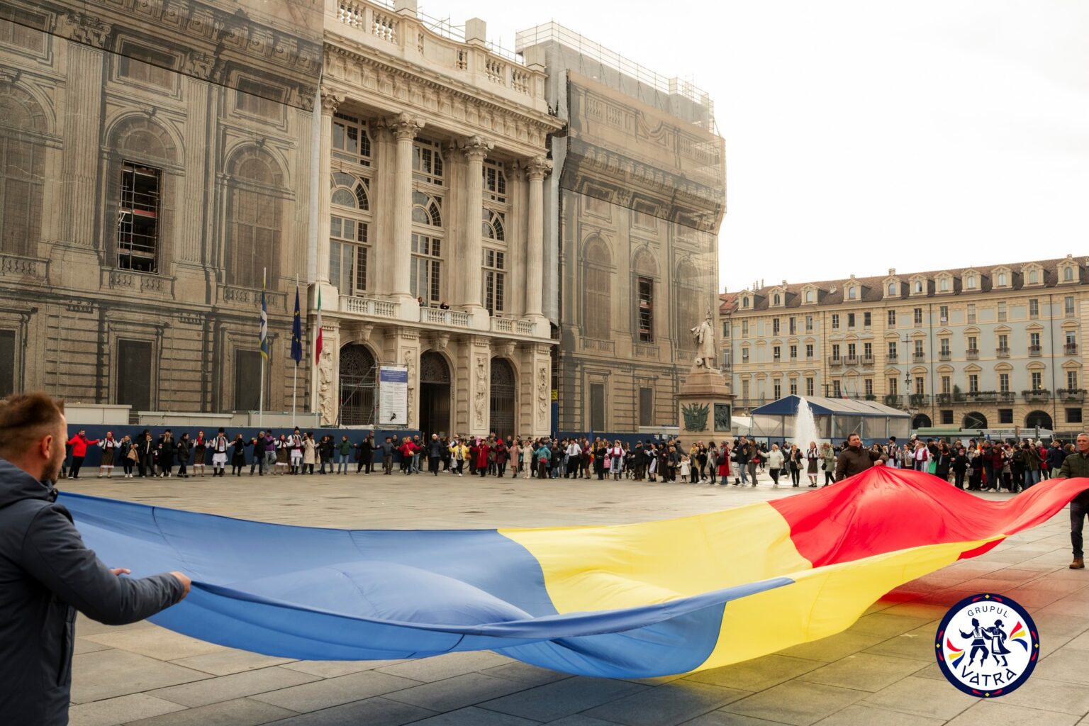 592889148_1282500280583135_7788028972229117921_n - Jurnalul Olteniei – Știri din Craiova și Oltenia Ziua României în Torino: Mii de oameni în Hora Unirii
