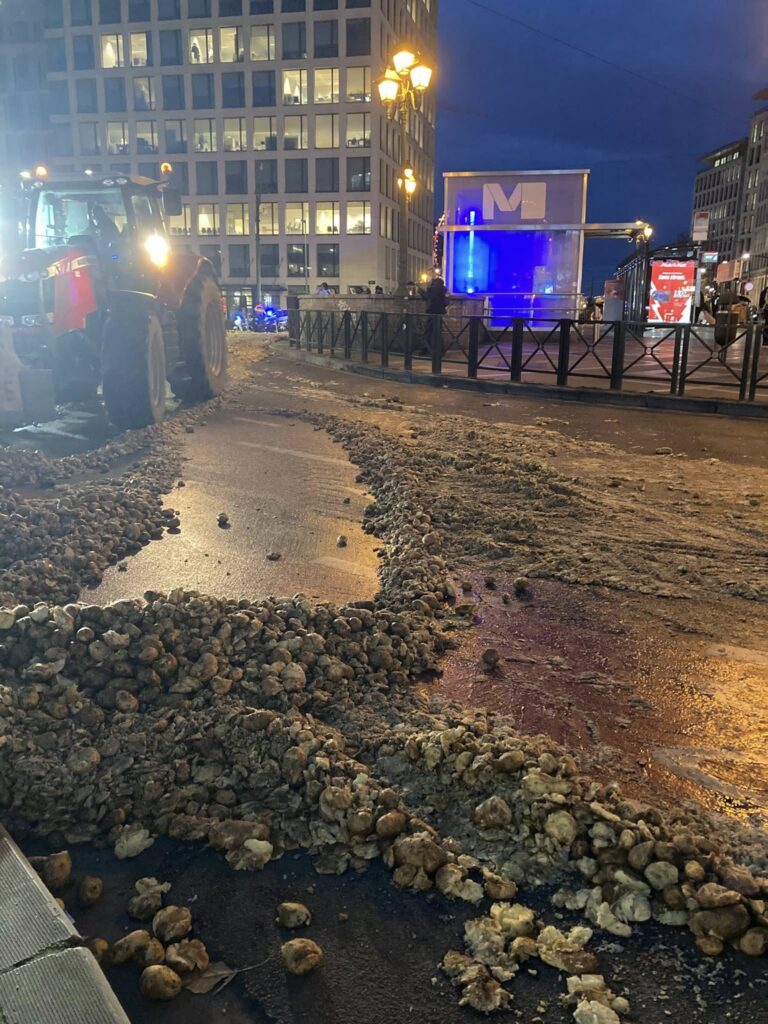Haos la Bruxelles: Fermierii au ieșit în stradă: Foto: Facebook/ Raluca Precup