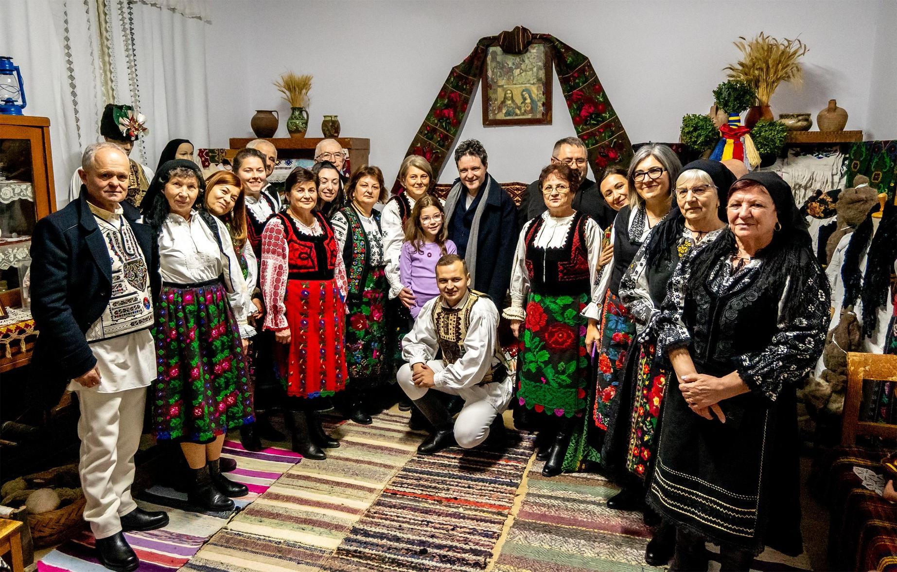 Nicușor Dan, Crăciun emoționant în satul natal. Foto: Facebook