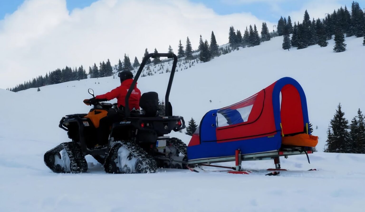 Accident grav la Rânca: Doi tineri, răniți după ce s-au răsturnat cu ATV-ul. Intervenția Salvamont