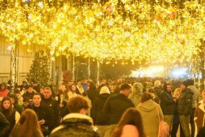 Târgul de Crăciun din Craiova îi impresionează pe americani. Mama lui Elon Musk a reacționat