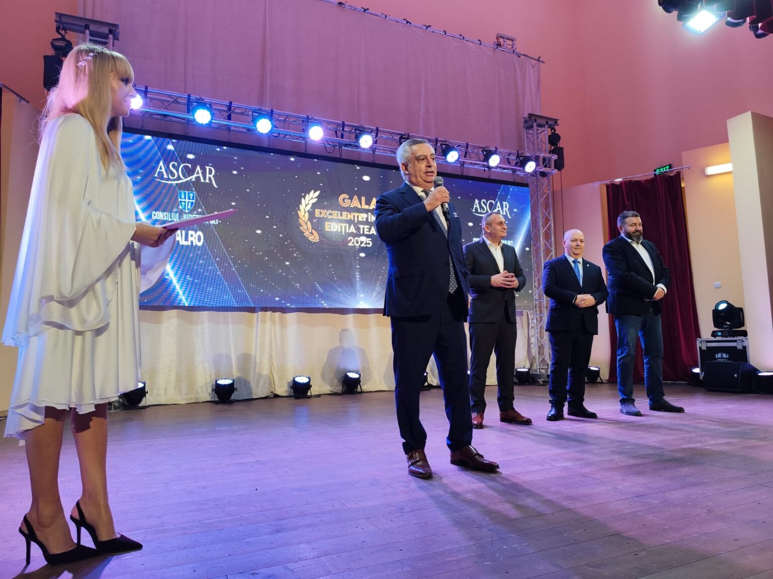 Elevii talentati premiati