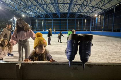 Patinoarul din Drobeta Turnu Severin s-a deschis oficial