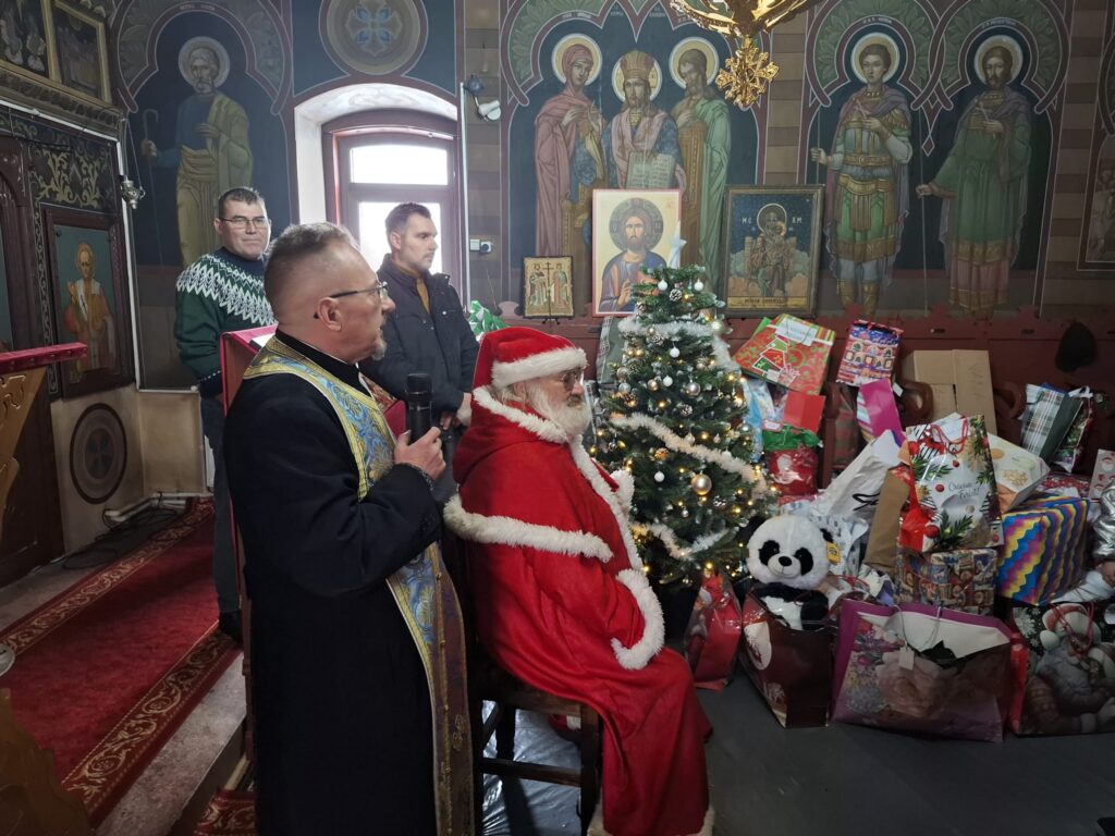 Crăciun solidar la Mischii: Rotary Club Craiova dăruiește