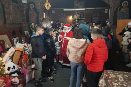 Crăciun solidar la Mischii: Rotary Club Craiova dăruiește