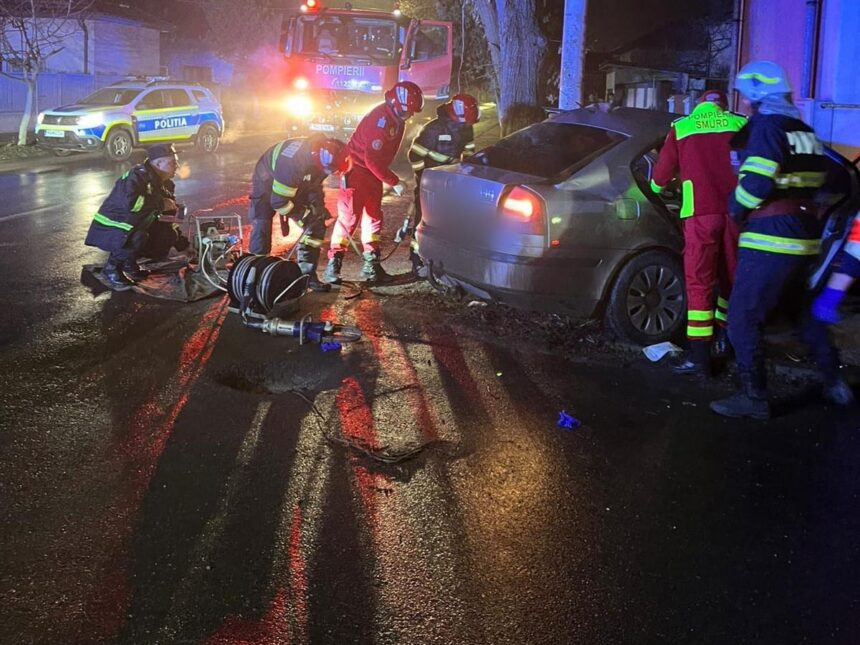 Tragedie la Corabia: Un tânăr de 18 ani a murit într-un grav accident pe DN 54. Mașina a intrat într-un stâlp