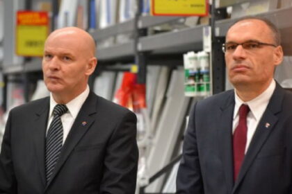 Dedeman ar putea cumpăra Carrefour