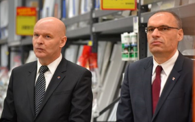 Dedeman ar putea cumpăra Carrefour