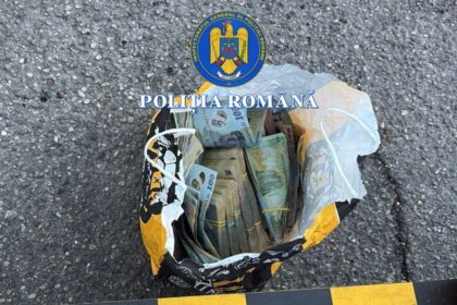 Un bărbat a furat 70.000 lei cu un cuțit