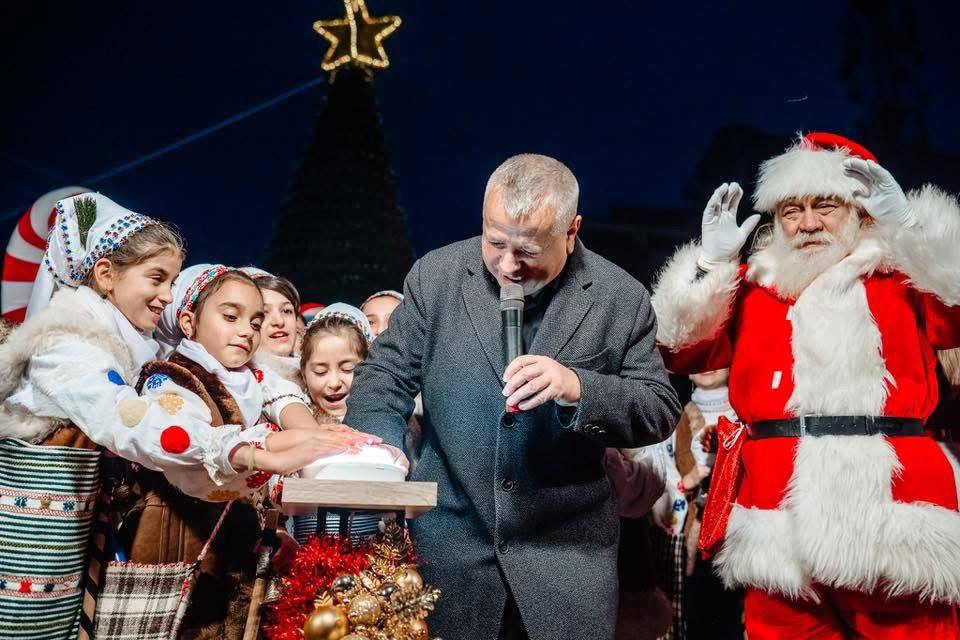 S-a dat start sărbătorilor de iarnă la Târgul de Crăciun din Severin