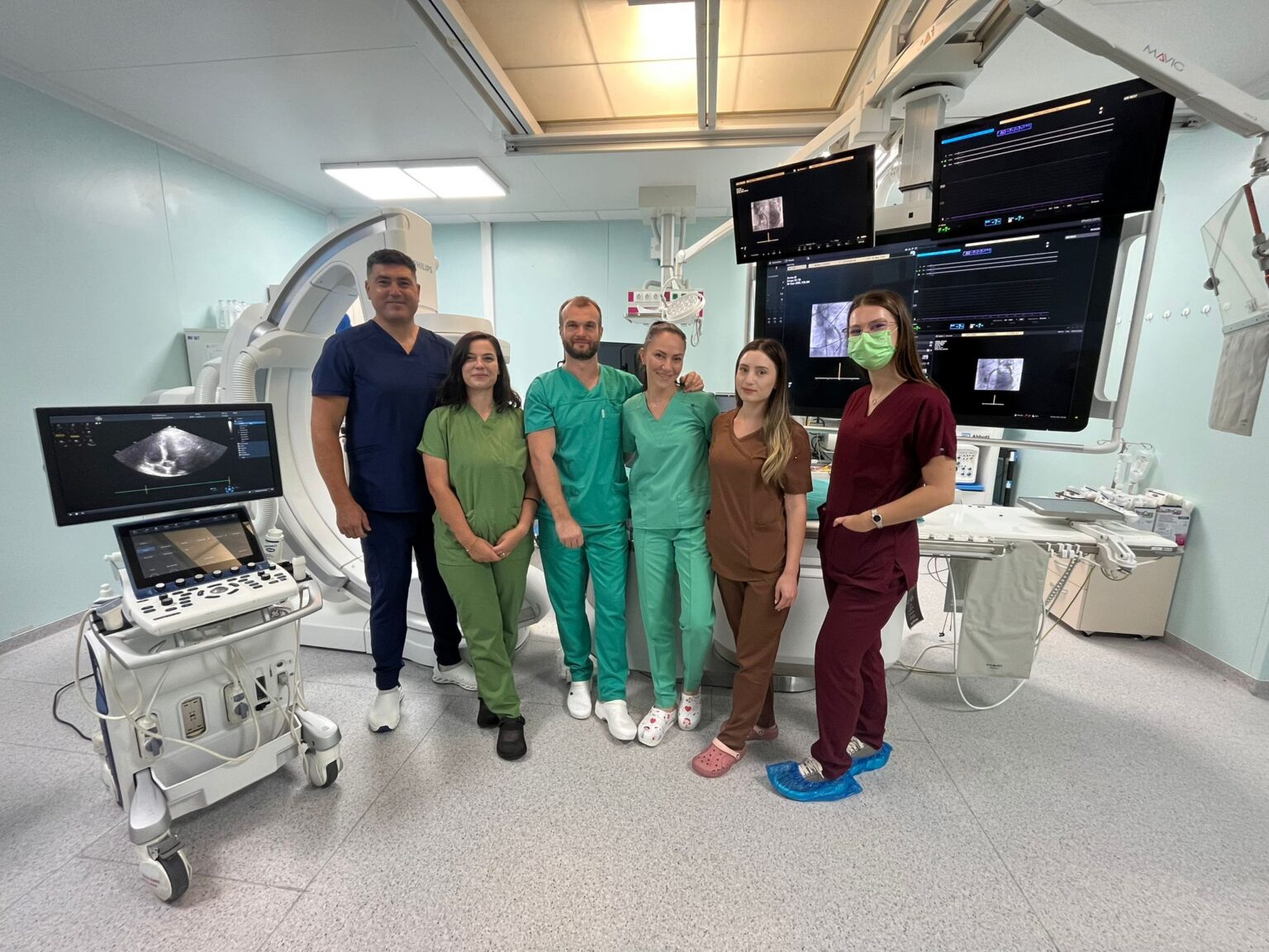 Premieră națională în medicină la Craiova: Primul defibrilator extravascular cu monitorizare la distanță, implantat la Spitalul Județean