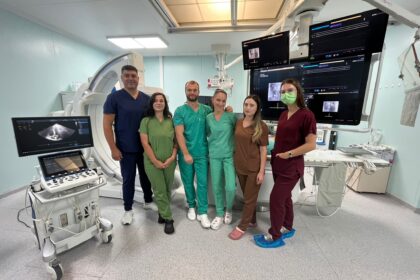 Premieră națională în medicină la Craiova: Primul defibrilator extravascular cu monitorizare la distanță, implantat la Spitalul Județean