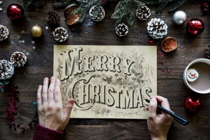 Obiceiuri de Crăciun: De la castravetele din brad, la surf