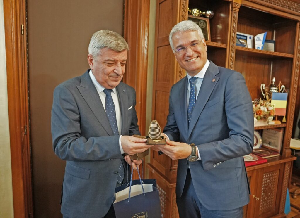 pislaru spinu - Jurnalul Olteniei – Știri din Craiova și Oltenia Dragoş Pîslaru, la Universitatea din Craiova