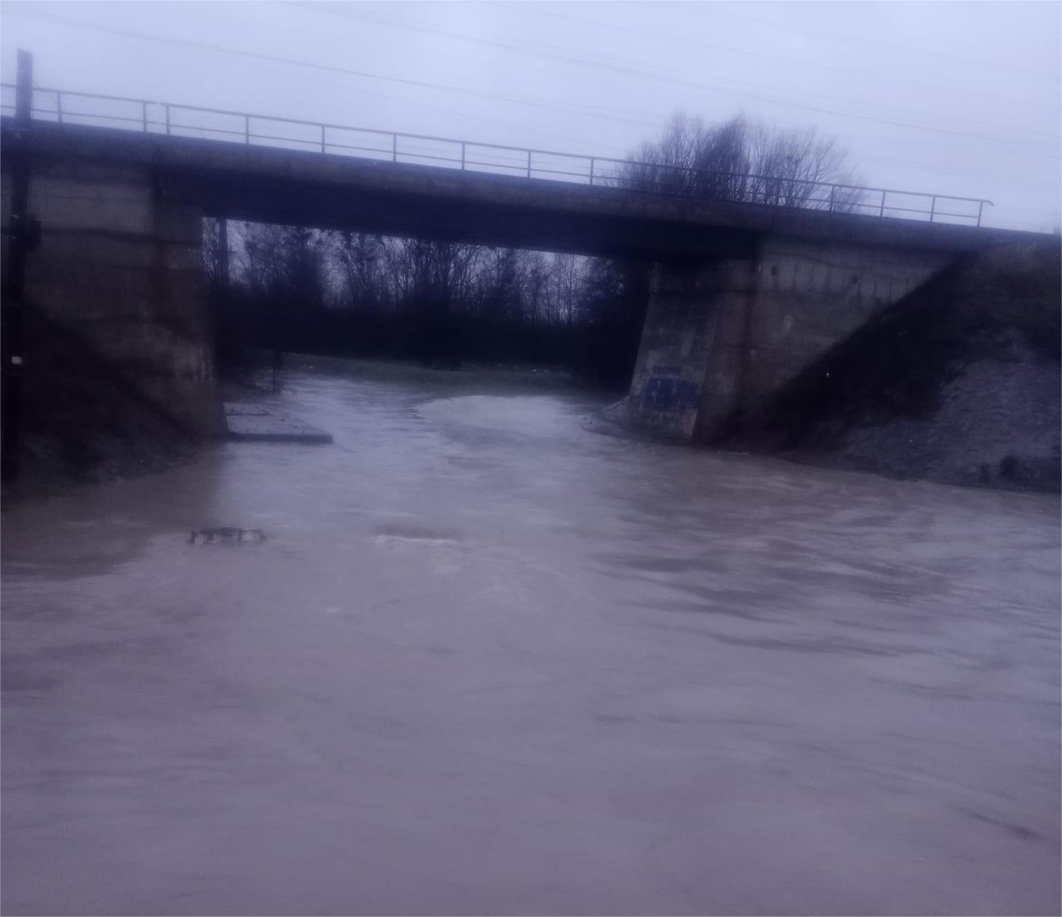 DJ 641, inundat în Pielești. Traficul este deviat - Jurnalul Olteniei – Știri din Craiova și Oltenia DJ 641, inundat în Pielești. Traficul este deviat