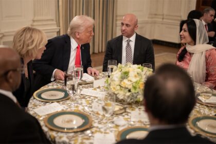 Administrația Trump renunță la limita zilnică de alcool din ghidul alimentar american. Foto: The White House
