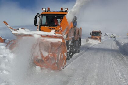 Utilajele DRDP Craiova intervin pe drumurile din Oltenia